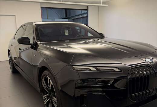 BMW (M760 Look)
