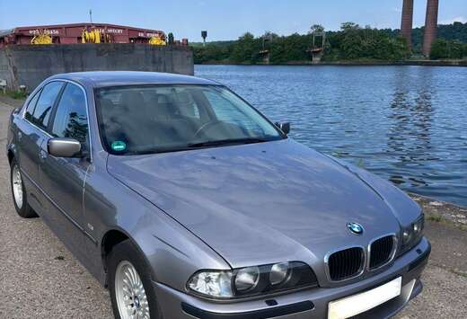 BMW 523i