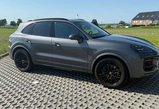 Porsche Cayenne E-Hybrid 3.0 Turbo V6 (346 kW)