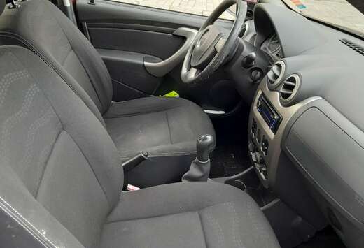 Dacia 1.6 MPI 90 Blackline