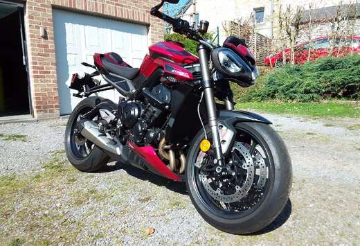 Triumph RS