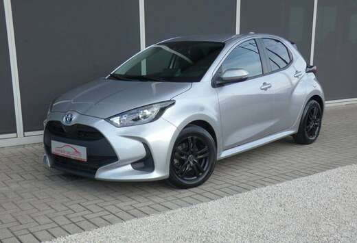 Toyota HYBRID Dynamic +GPS +Parkeercamera +Getinte ra ...