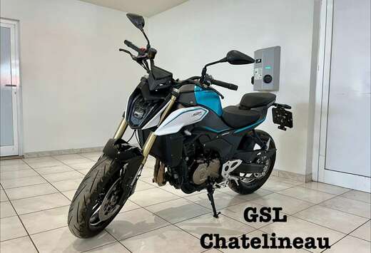 SRK550 BLUE WHITE DEMO 189KM ! BLUETOOTH