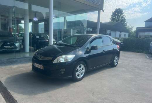 Toyota 1.8 Hybrid Life