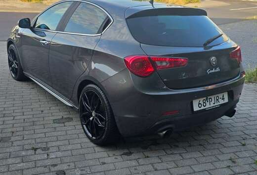 Alfa Romeo 1750 TBI 235 ch Quadrifoglio Verde