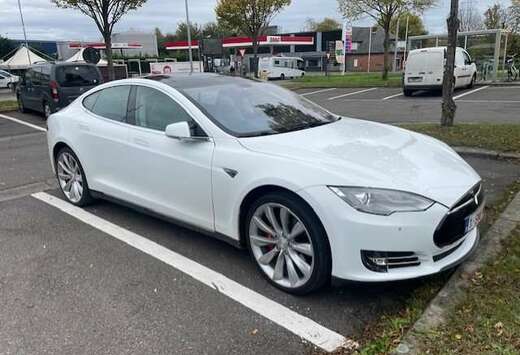 Tesla Model S 85 Free Supercharging