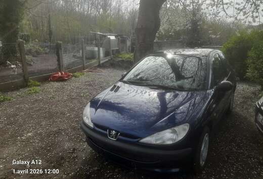 Peugeot 1.1i essence clim 130000 km ct ok et feuille  ...