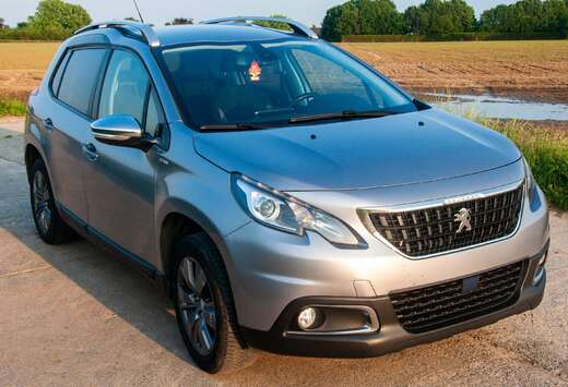 Peugeot 2008 1.2i PureTech Style