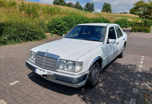 Mercedes-Benz W124 200D