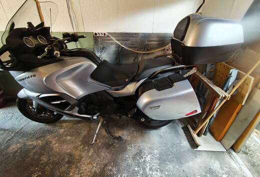 Triumph 1200