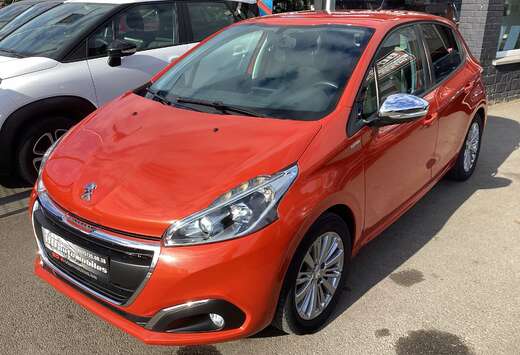 Peugeot 208 1.2i  Style comme neuve