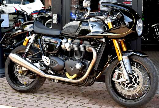 Triumph RS ***MOTO VERTE***