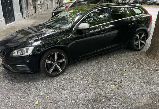 Volvo V60 2.0 D2 Momentum R-Design
