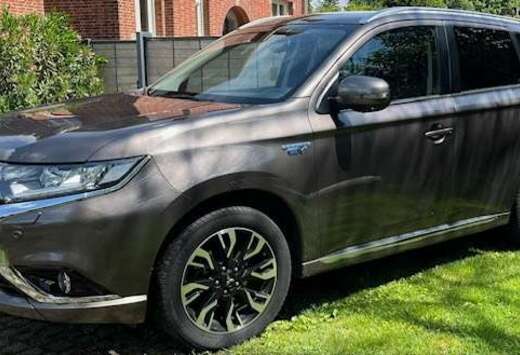 Mitsubishi Outlander 2.0i 4WD Instyle Premium CVT