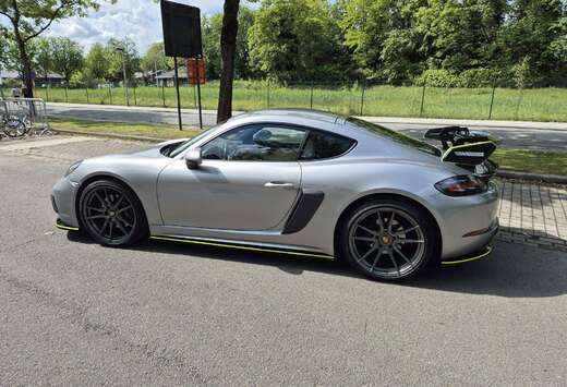 Porsche Sport Chrono/ 2.0 met laungecontrol en 370PK