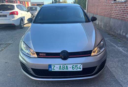 Volkswagen Golf 2.0 TSI