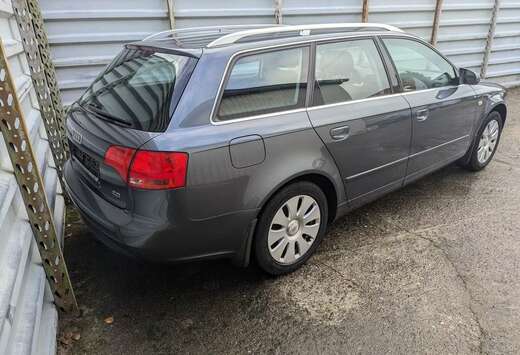 Audi A4 Avant 2.0i 20v S line