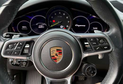 Porsche Cayenne 3.0i V6 PHEV Tiptronic S Platinum