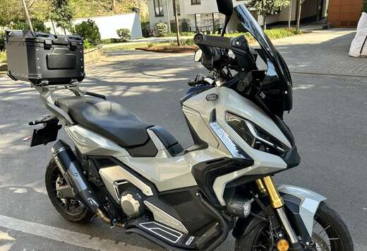 Honda Honda X-ADV 750 Full Options – État irrépro ...