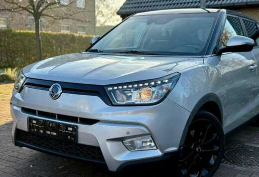 SsangYong e-XGi 160 2WD Black+White