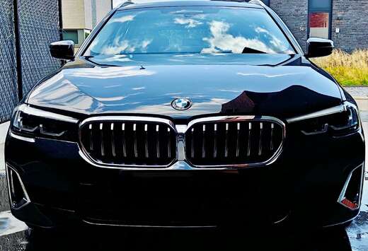 BMW Touring 530iA MHEV luxuryline-pano dak-hud-leder