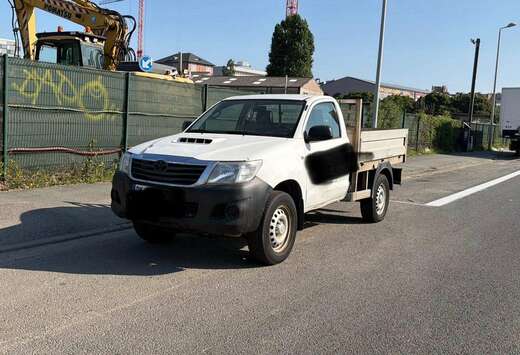 Toyota Hilux 2.5 D-4D 4WD SR