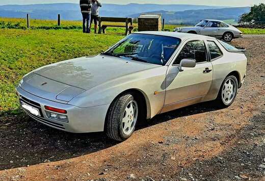 Porsche 944 S2