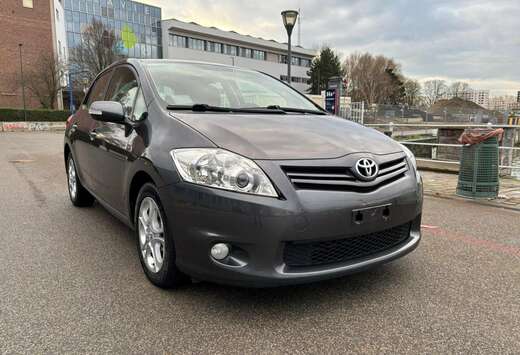 Toyota Auris 1.3 VVT-i / NAVI / ACC / PDC