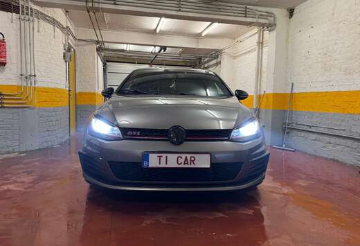 Volkswagen Golf 2.0 TSI Performance DSG