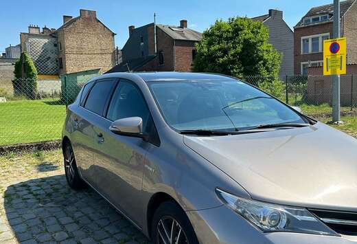 Toyota auris 5d. 1.8 CVT HSD TC Dynamic LHD