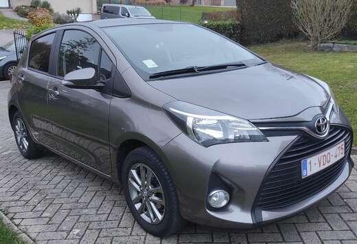 Toyota Yaris 1.33i VVT-i Active and pack Live 2