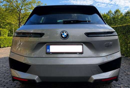 BMW iX xDrive40 Edition Sport  Trekhaak  21  HUD