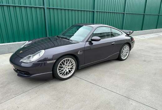 Porsche 911 Carrera 4