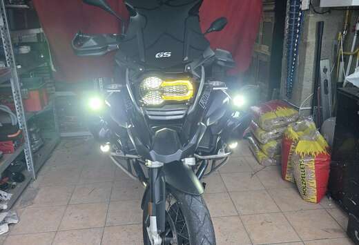 BMW Moto entretenue au garage BMW, avec carnet d\'ent ...