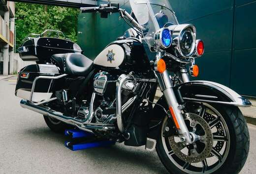 magnifique Road King M8 Police de 2018 (107 CI 174