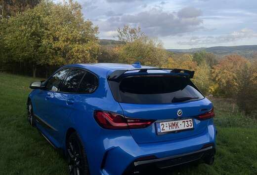 BMW BMW M135i xDrive  Misano Blue  Volledige Akrapov