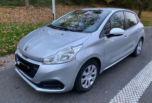 Peugeot 208 1.2i PureTech Like carnet 1proprietaire