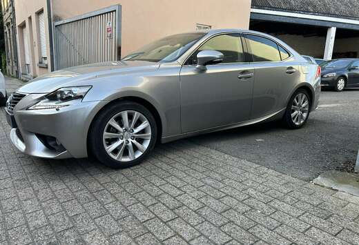 Lexus IS 300h 2.5i Privilege Line E-CVT 12 mois de ga ...