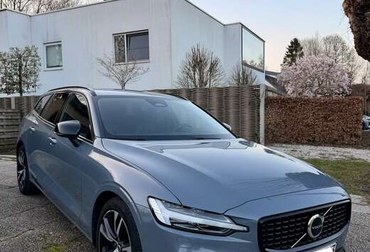 Volvo 2.0 B3 MHEV Plus Dark DCT