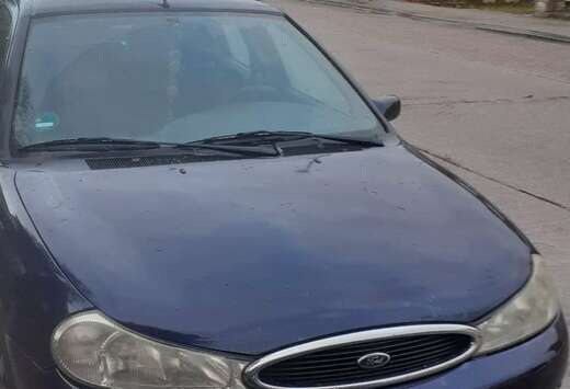 Ford 1.8i Ghia Executive