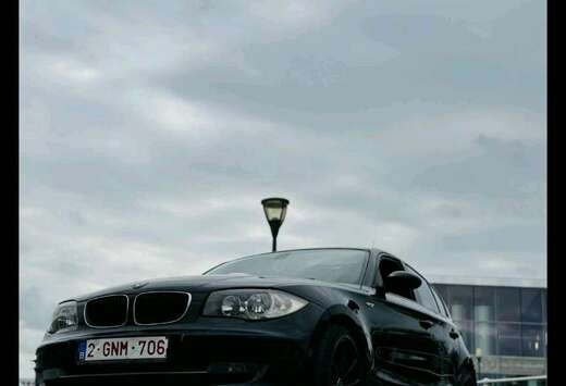 BMW 118d 143 ch Sport Design
