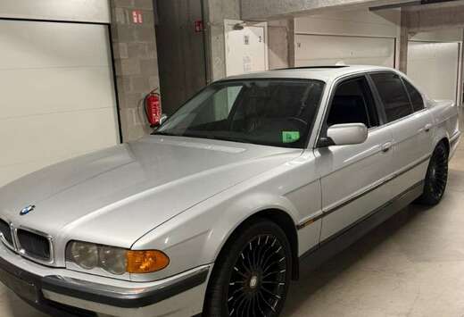 BMW 728i