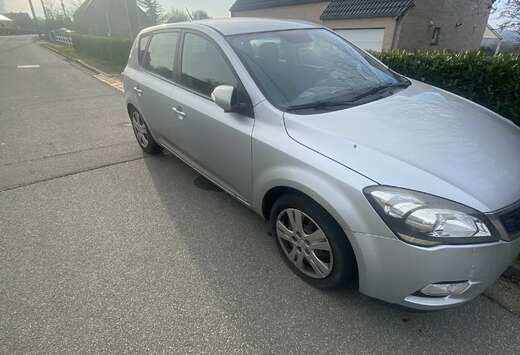 Kia Cee\'d 1.6 CRDi LX ISG EcoDynamics DPF