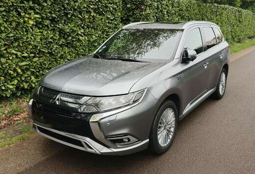 Mitsubishi MITSUBISHI OUTLANDER PHEV INSTYLE NAVI