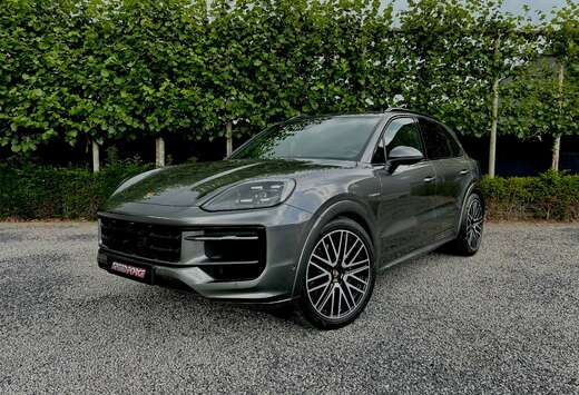 Porsche E-Hybrid  22\