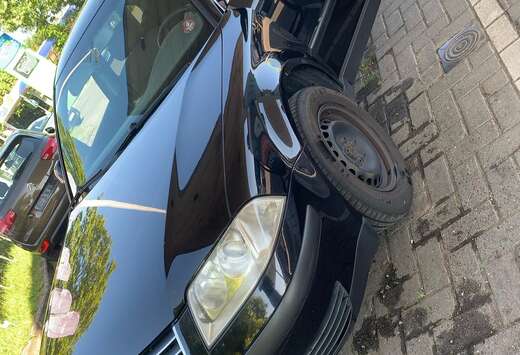 Volkswagen Passat 1.9 TDi B2B Distinction Base