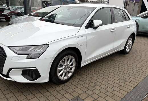 Audi Sportback PHEV 40 TFSI e attraction Stonic 150 k ...