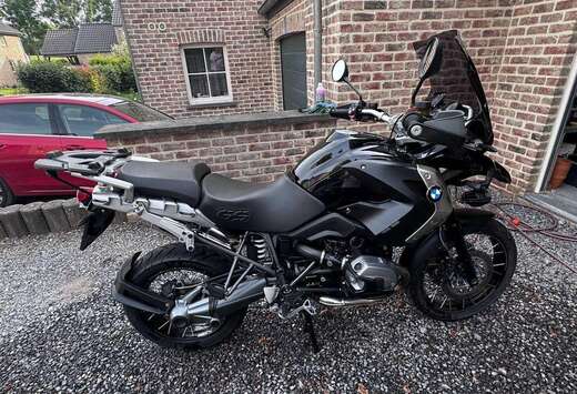 BMW Triple Black