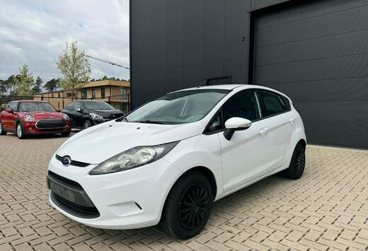 Ford 1.25i Titanium - Weinig Kilometers - Topstaat
