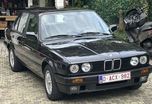 BMW BMW 320i E30 4 portes (ancêtre)